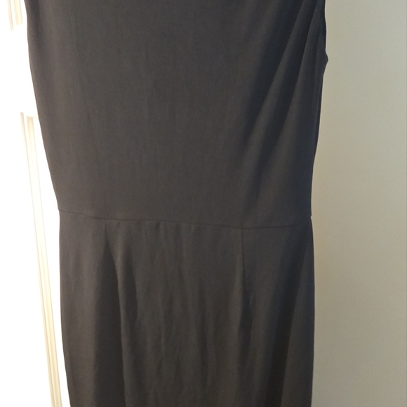 DRESSES - Picture 6 of 16